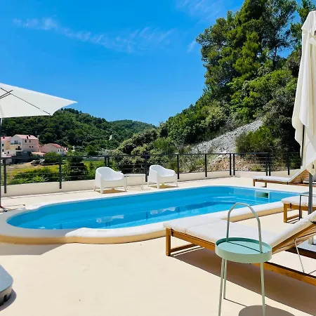 Tolija Hotel 3*