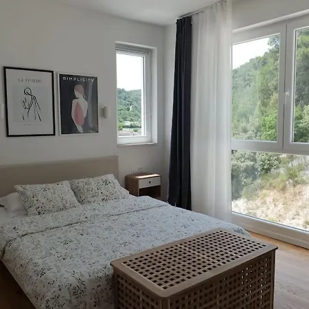 Tolija Hotel Pucisca