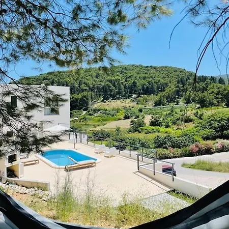Tolija Hotel Pucisca